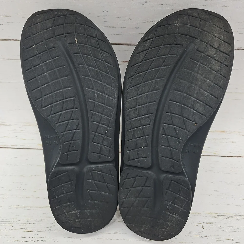 Oofos OOahh Mens Size 12 Black Recovery Summer Slide Sandals Arch Support